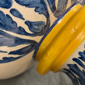 An important pair of large inscribed Italian maiolica drug jars and covers, Naples, dated 1724 — photo 36