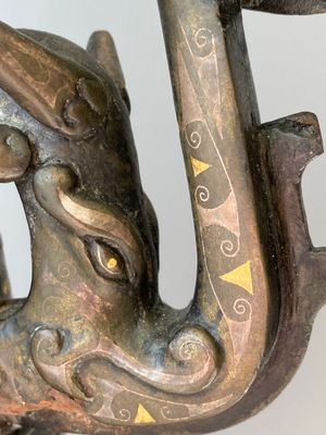 An imposing Chinese archaic gold-and-silver-inlaid bronze 'hu' vase on wooden stand inscribed Tao Xiang 陶湘 and Luo Zhenyu 羅振玉, Song/Ming — photo 18