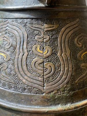 An imposing Chinese archaic gold-and-silver-inlaid bronze 'hu' vase on wooden stand inscribed Tao Xiang 陶湘 and Luo Zhenyu 羅振玉, Song/Ming — photo 21