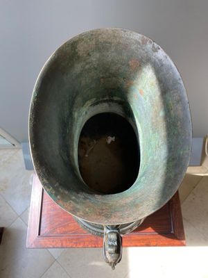 An imposing Chinese archaic gold-and-silver-inlaid bronze 'hu' vase on wooden stand inscribed Tao Xiang 陶湘 and Luo Zhenyu 羅振玉, Song/Ming — photo 5