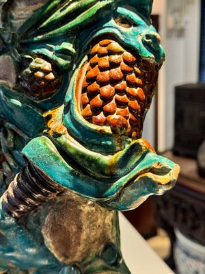 An impressive and fine Chinese sancai-glazed biscuit Guandi, Ming, 17th C. — photo 14