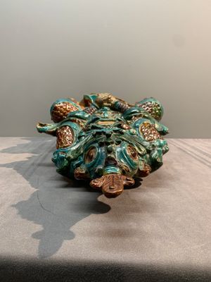 An impressive and fine Chinese sancai-glazed biscuit Guandi, Ming, 17th C. — photo 5