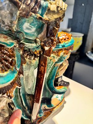 An impressive and fine Chinese sancai-glazed biscuit Guandi, Ming, 17th C. — photo 10
