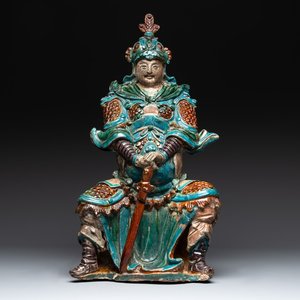 An impressive and fine Chinese sancai-glazed biscuit Guandi, Ming, 17th C. — photo 1