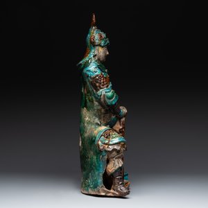 An impressive and fine Chinese sancai-glazed biscuit Guandi, Ming, 17th C. — photo 4