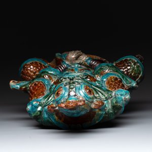 An impressive and fine Chinese sancai-glazed biscuit Guandi, Ming, 17th C. — photo 5