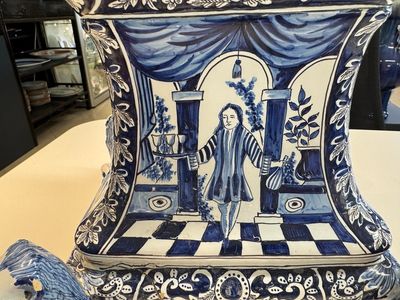 An impressive blue and white Dutch Delft seven-part tulip vase, 19th C. — photo 14
