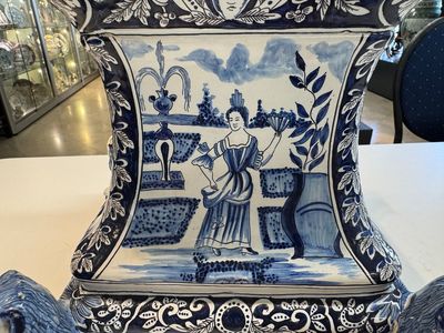 An impressive blue and white Dutch Delft seven-part tulip vase, 19th C. — photo 17