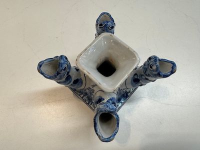 An impressive blue and white Dutch Delft seven-part tulip vase, 19th C. — photo 3