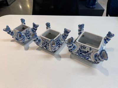 An impressive blue and white Dutch Delft seven-part tulip vase, 19th C. — photo 4