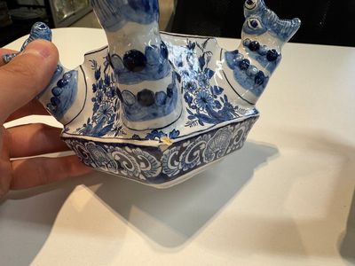 An impressive blue and white Dutch Delft seven-part tulip vase, 19th C. — photo 7