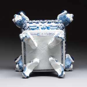 An impressive blue and white Dutch Delft seven-part tulip vase, 19th C. — photo 10
