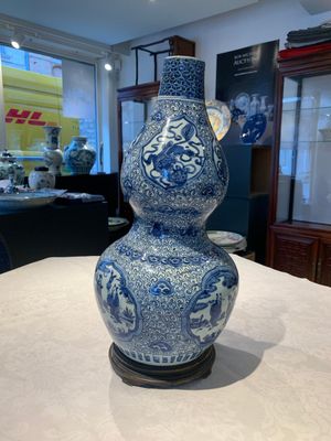 An impressive Chinese blue and white 'Eight Immortals' double gourd vase, Jiajing/Wanli — photo 3