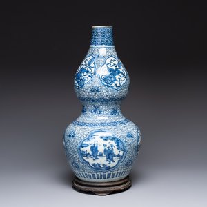 An impressive Chinese blue and white 'Eight Immortals' double gourd vase, Jiajing/Wanli — photo 1