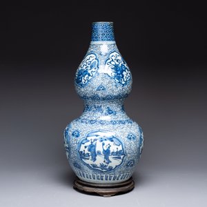 An impressive Chinese blue and white 'Eight Immortals' double gourd vase, Jiajing/Wanli — photo 3