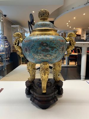 An impressive Chinese cloisonné 'dragon' censer and cover on wooden stand, Qianlong mark and of the period — photo 1