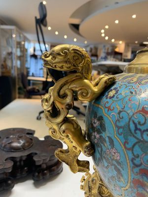 An impressive Chinese cloisonné 'dragon' censer and cover on wooden stand, Qianlong mark and of the period — photo 12