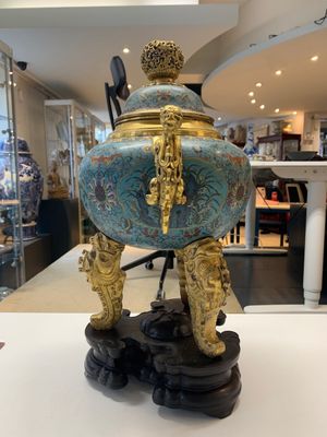 An impressive Chinese cloisonné 'dragon' censer and cover on wooden stand, Qianlong mark and of the period — photo 2