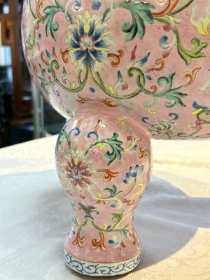 An impressive Chinese famille rose 'Bajixiang and Lotus Scroll' tripod censer with a wooden cover, Jiaqing mark and of the period — photo 15