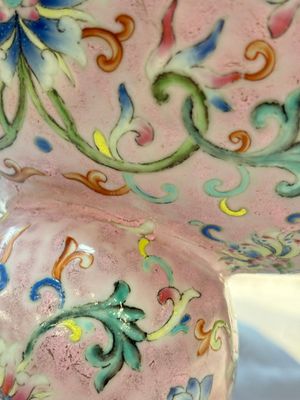 An impressive Chinese famille rose 'Bajixiang and Lotus Scroll' tripod censer with a wooden cover, Jiaqing mark and of the period — photo 16