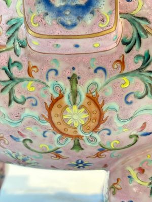An impressive Chinese famille rose 'Bajixiang and Lotus Scroll' tripod censer with a wooden cover, Jiaqing mark and of the period — photo 18
