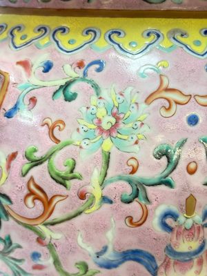 An impressive Chinese famille rose 'Bajixiang and Lotus Scroll' tripod censer with a wooden cover, Jiaqing mark and of the period — photo 19
