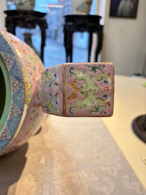An impressive Chinese famille rose 'Bajixiang and Lotus Scroll' tripod censer with a wooden cover, Jiaqing mark and of the period — photo 8