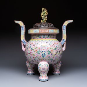 An impressive Chinese famille rose 'Bajixiang and Lotus Scroll' tripod censer with a wooden cover, Jiaqing mark and of the period — photo 3