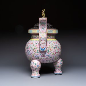 An impressive Chinese famille rose 'Bajixiang and Lotus Scroll' tripod censer with a wooden cover, Jiaqing mark and of the period — photo 6