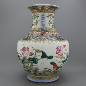An impressive Chinese porcelain famille rose hu vase with ducks, 19th C. — 照片 3