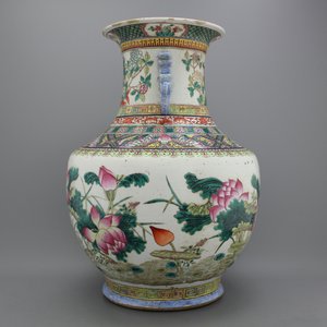 An impressive Chinese porcelain famille rose hu vase with ducks, 19th C. — 照片 4