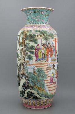 An impressive Chinese porcelain famille rose rouleau vase, Republic, 20th C.