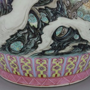 An impressive Chinese porcelain famille rose rouleau vase, Republic, 20th C. — 照片 7
