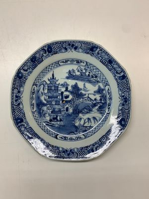 An impressive collection of 25 Chinese blue and white 'landscape' plates, Qianlong — photo 1