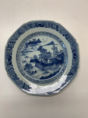 An impressive collection of 25 Chinese blue and white 'landscape' plates, Qianlong — photo 11