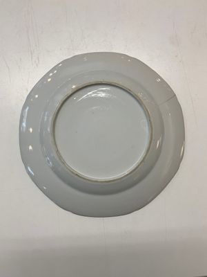 An impressive collection of 25 Chinese blue and white 'landscape' plates, Qianlong — photo 14