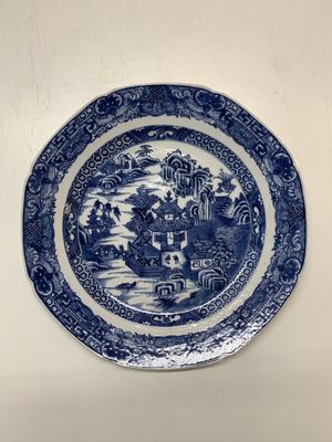 An impressive collection of 25 Chinese blue and white 'landscape' plates, Qianlong — photo 15