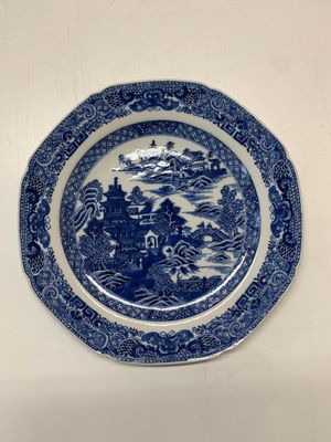 An impressive collection of 25 Chinese blue and white 'landscape' plates, Qianlong — photo 17