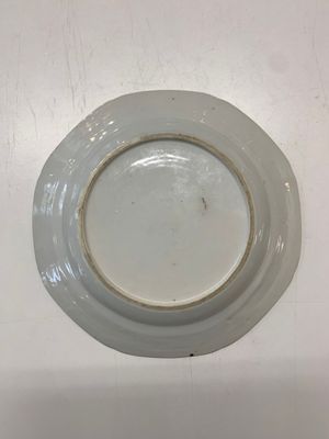 An impressive collection of 25 Chinese blue and white 'landscape' plates, Qianlong — photo 20
