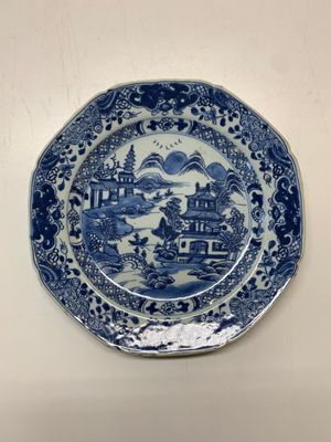 An impressive collection of 25 Chinese blue and white 'landscape' plates, Qianlong — photo 21