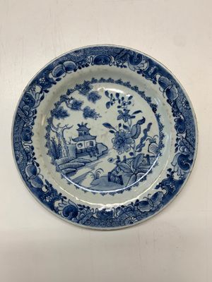 An impressive collection of 25 Chinese blue and white 'landscape' plates, Qianlong — photo 25