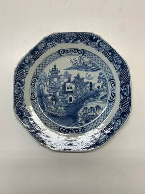 An impressive collection of 25 Chinese blue and white 'landscape' plates, Qianlong — photo 29
