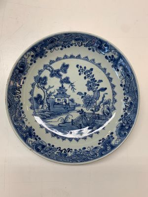 An impressive collection of 25 Chinese blue and white 'landscape' plates, Qianlong — photo 39