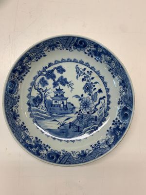 An impressive collection of 25 Chinese blue and white 'landscape' plates, Qianlong — photo 43