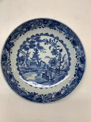 An impressive collection of 25 Chinese blue and white 'landscape' plates, Qianlong — photo 45
