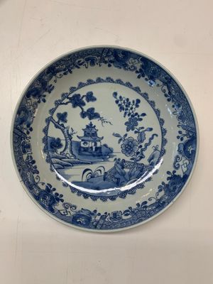 An impressive collection of 25 Chinese blue and white 'landscape' plates, Qianlong — photo 47