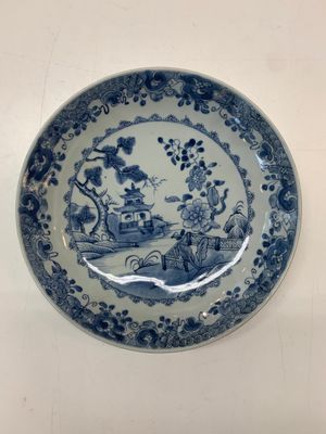 An impressive collection of 25 Chinese blue and white 'landscape' plates, Qianlong — photo 49