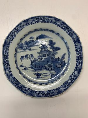 An impressive collection of 25 Chinese blue and white 'landscape' plates, Qianlong — photo 5