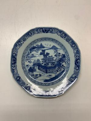 An impressive collection of 25 Chinese blue and white 'landscape' plates, Qianlong — photo 7