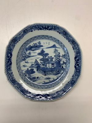 An impressive collection of 25 Chinese blue and white 'landscape' plates, Qianlong — photo 9